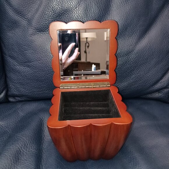 Bombay Musical Ring Jewelry Box - Picture 3 of 5